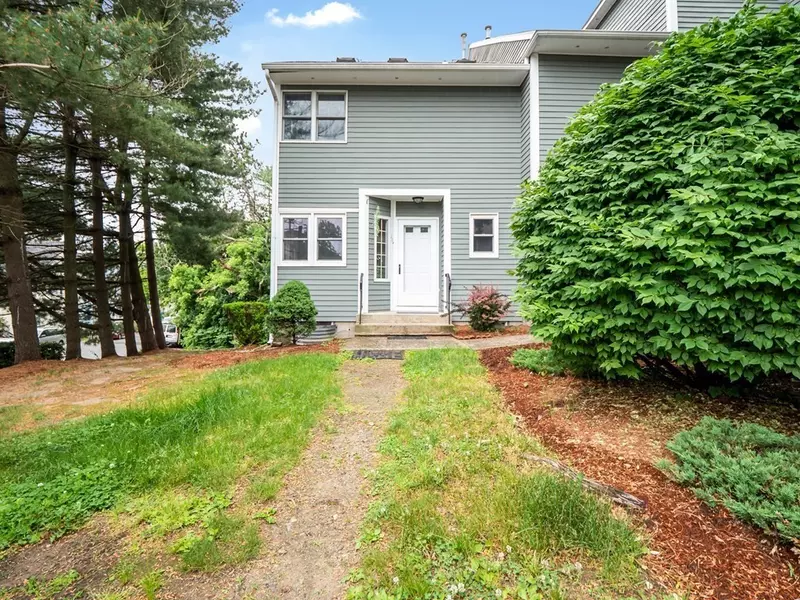 26 Farmland Rd #A, Lowell, MA 01850