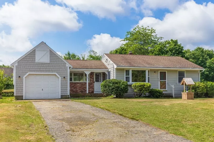 369 E Hartford Ave, Uxbridge, MA 01569