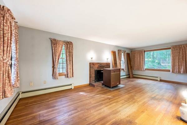 North Andover, MA 01845,91 Farnum St