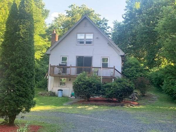 12 Hubbard Dr, Granby, MA 01033