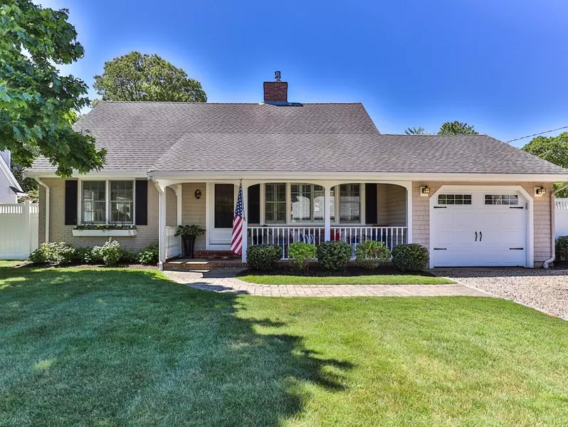 29 Morris St, Falmouth, MA 02536