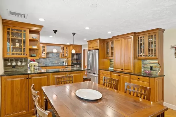 Acton, MA 01720,4 Magnolia Drive