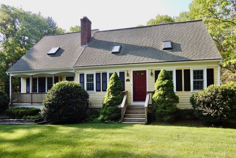 33 Center Hill Rd, Pembroke, MA 02359