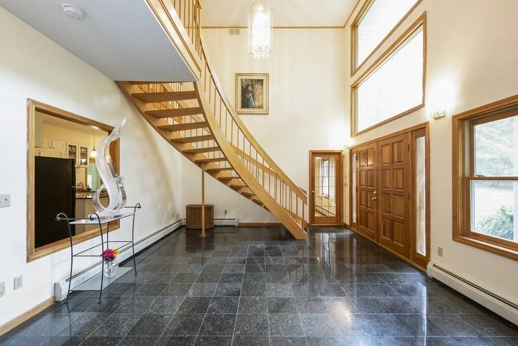 Carlisle, MA 01741,352 East Riding Dr