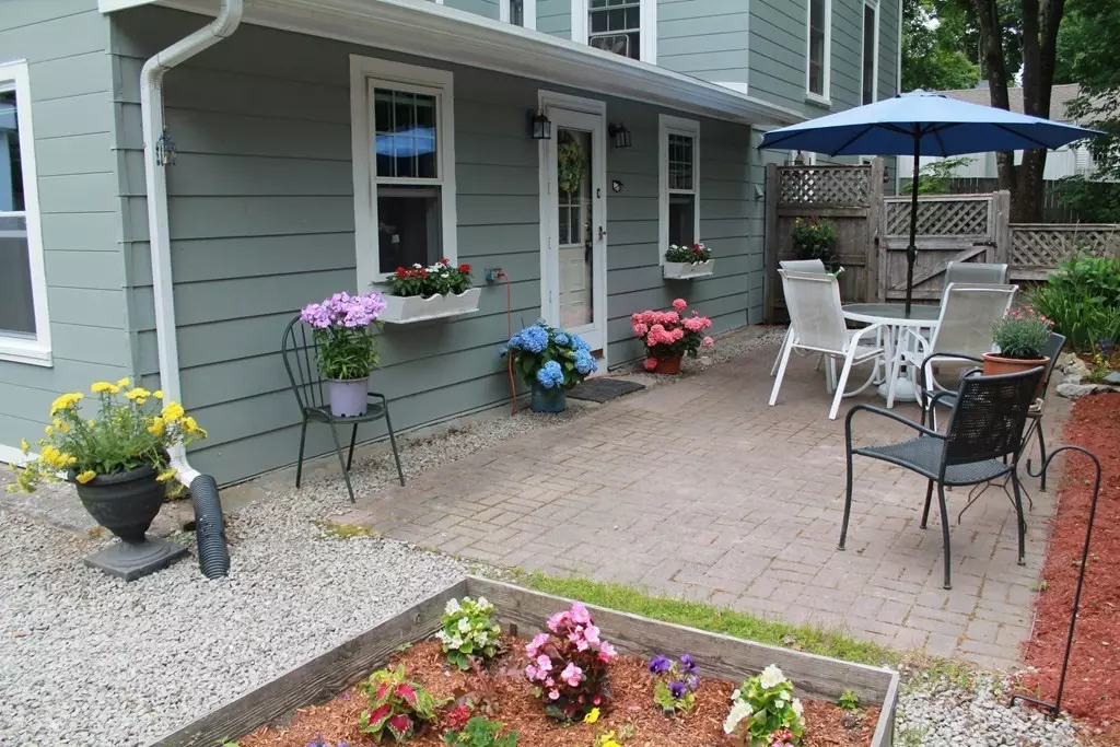 Upton, MA 01568,1 Nelson St #C