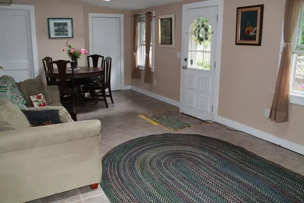 Upton, MA 01568,1 Nelson St #C