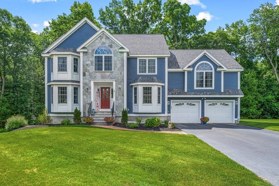 9 Boxwood Cir, Dracut, MA 01826