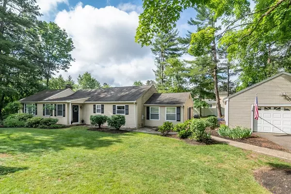 7 Newport Lane, Medfield, MA 02052