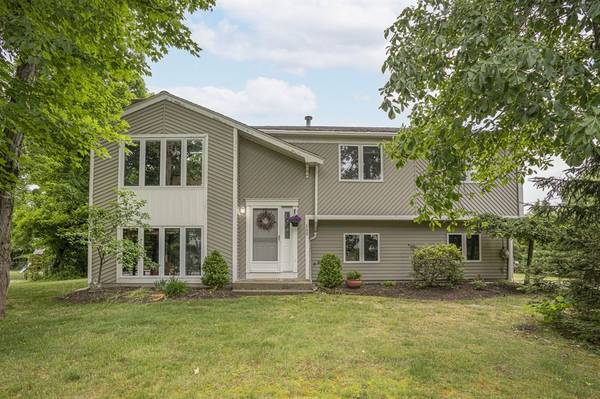 160 Oak Hill Ave, Seekonk, MA 02771