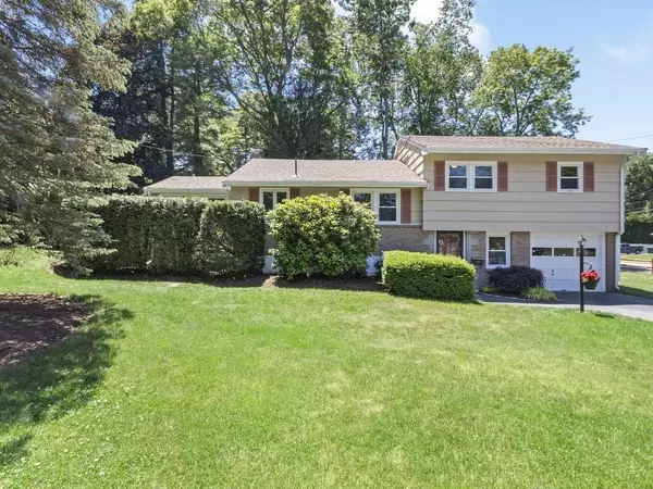 8 Garden Pkwy, Norwood, MA 02062