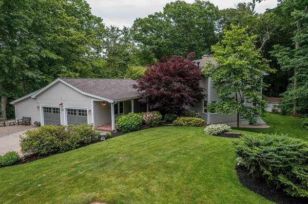 173 Coachmans Ln, North Andover, MA 01845