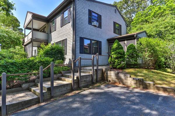 14 Harold St #4F, Harwich, MA 02646