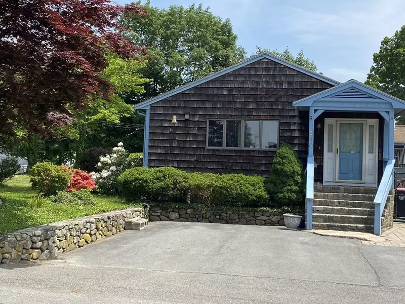 680 W Chestnut St, Brockton, MA 02301