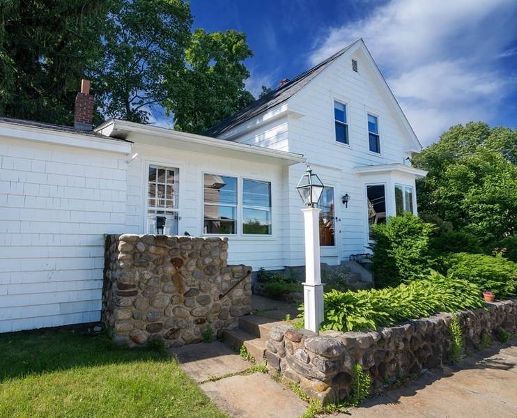 25 East Greenwood St, Amesbury, MA 01913