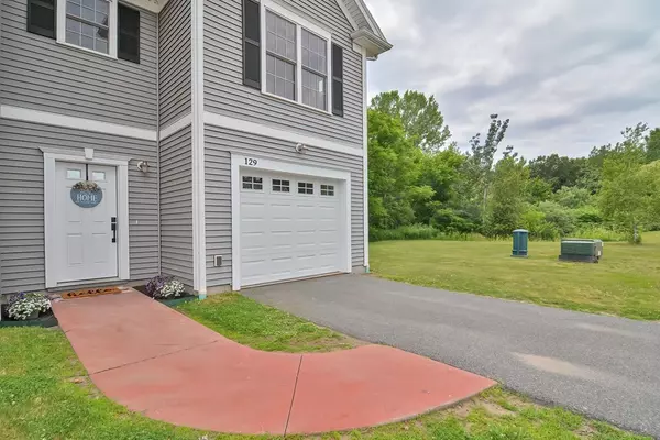 Seekonk, MA 02771,129 Greenbrier Dr #128