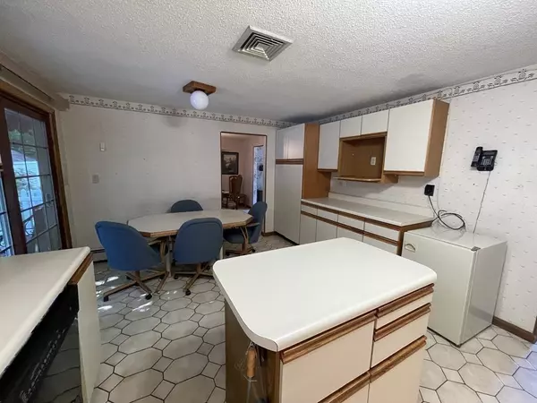 Lowell, MA 01852,33 Almont Street