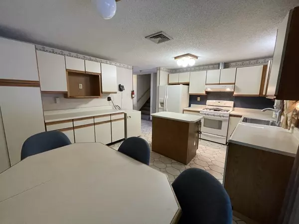 Lowell, MA 01852,33 Almont Street