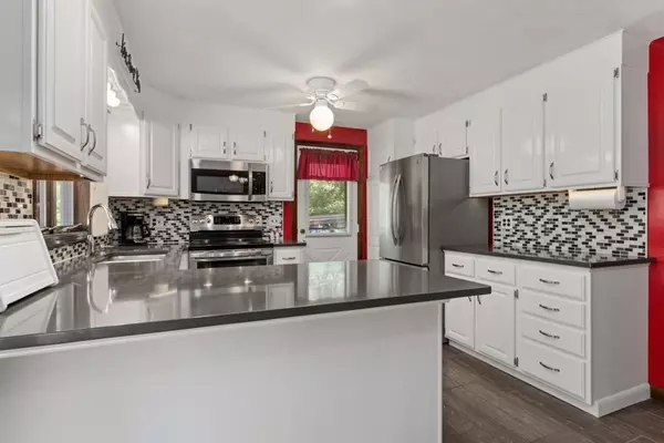 Saugus, MA 01906,25 Oak Point Rd