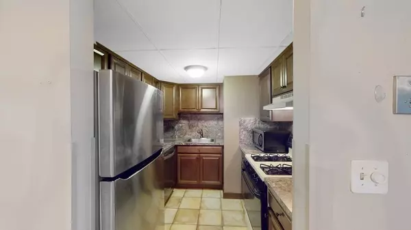 Abington, MA 02351,3 Kingswood Dr #1