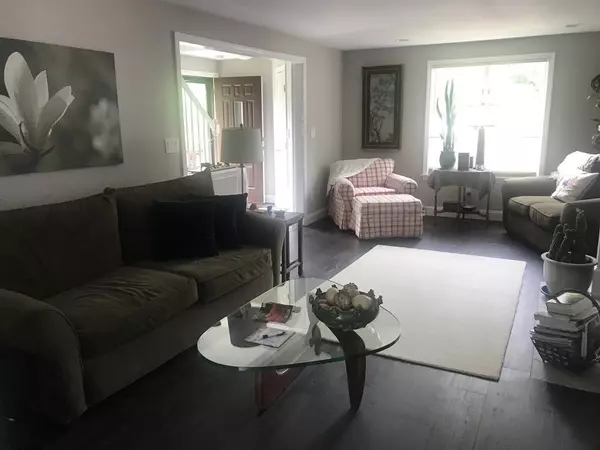 Agawam, MA 01001,11 Mansion Woods Dr #H