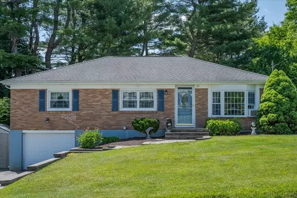 3 Konkel Dr, Dudley, MA 01571