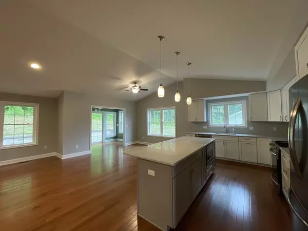 Deerfield, MA 01373,33 Snowberry Circle #B