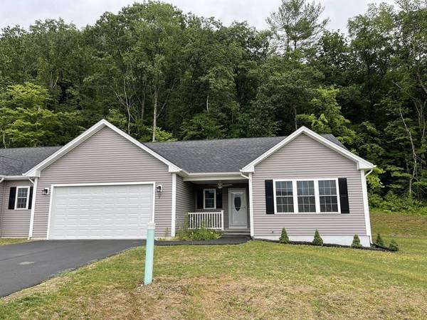 33 Snowberry Circle #B, Deerfield, MA 01373