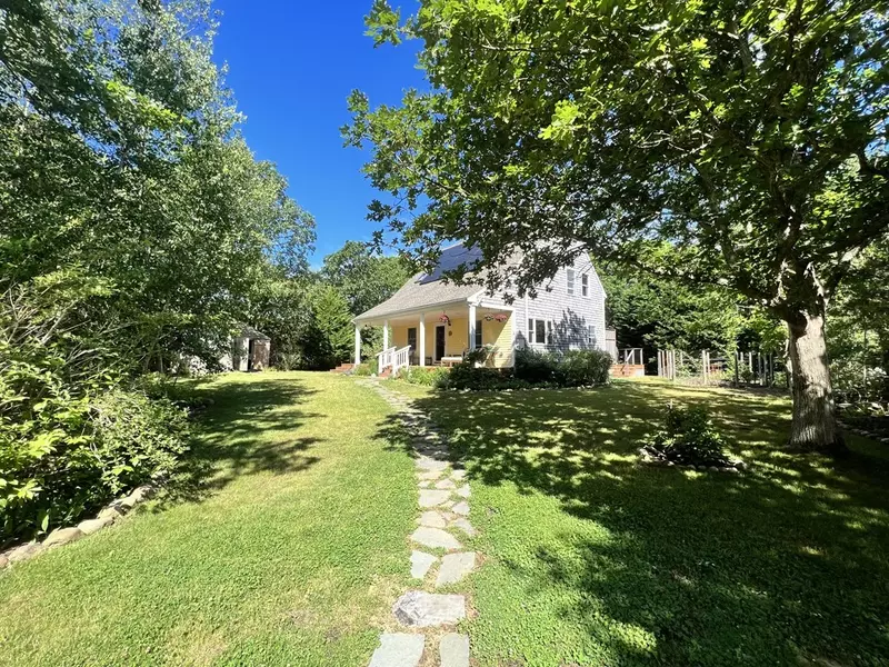 12 Trotters Ln, West Tisbury, MA 02575