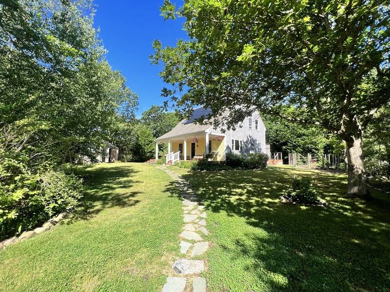 12 Trotters Ln, West Tisbury, MA 02575