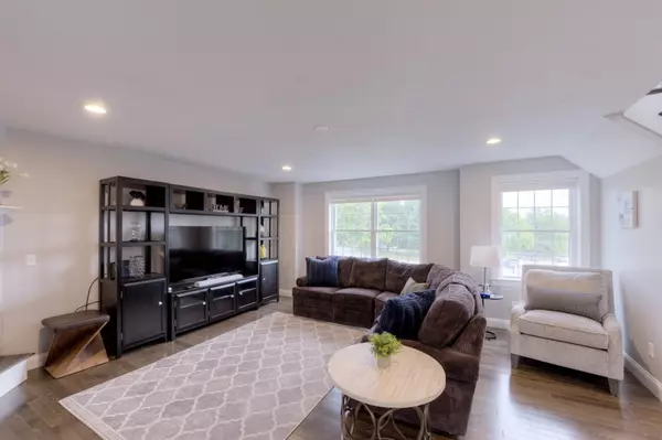 West Boylston, MA 01583,239 Woodland St #3