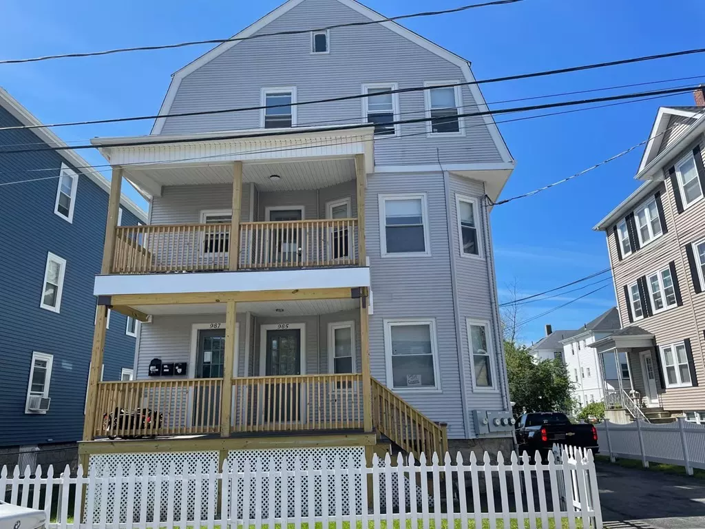 Fall River, MA 02720,985-987 Walnut St