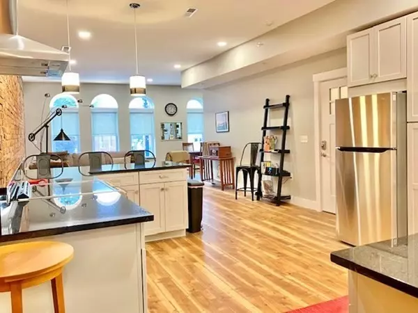 231 Main Street #2R, Northampton, MA 01060