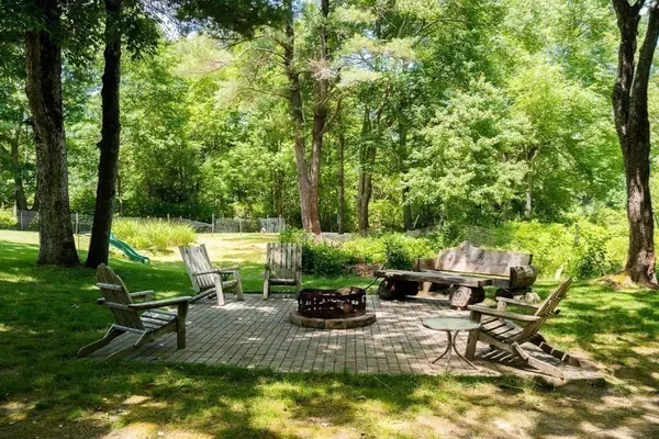 Lakeville, MA 02347,19 N Precinct St