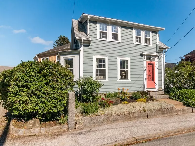 74 Main St, Rockport, MA 01966