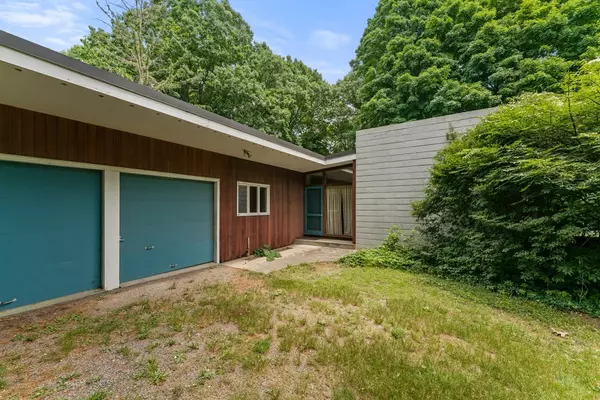 174 Pleasant Valley Rd, Westwood, MA 02090