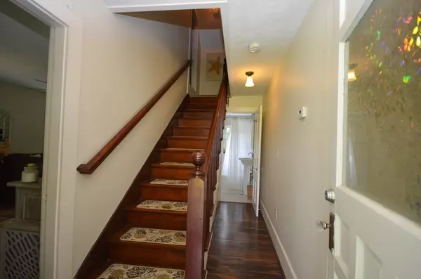 Sutton, MA 01590,9 Singletary Ave