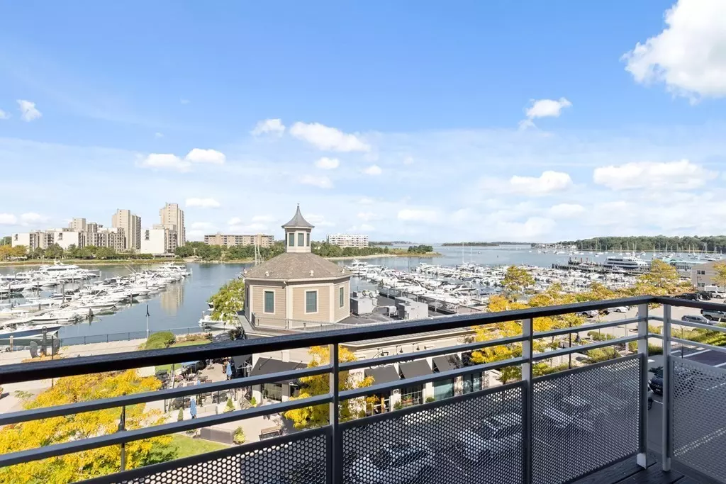 Hingham, MA 02043,23 Shipyard  Dr #405