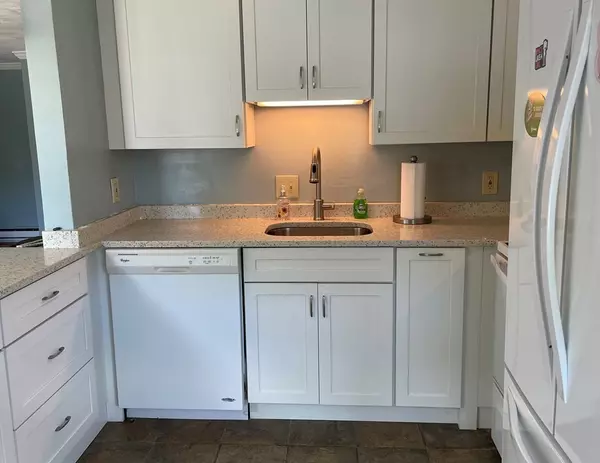 Amesbury, MA 01913,19 Glen Devin St #19