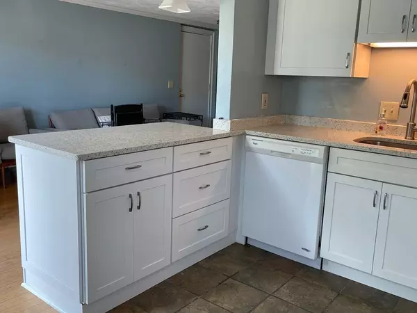 Amesbury, MA 01913,19 Glen Devin St #19