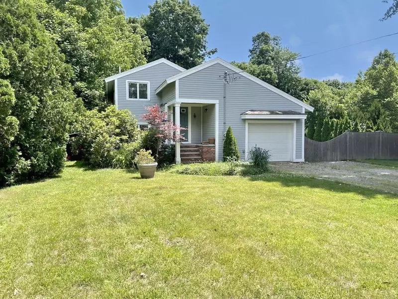 18 Perkins St, Wenham, MA 01984