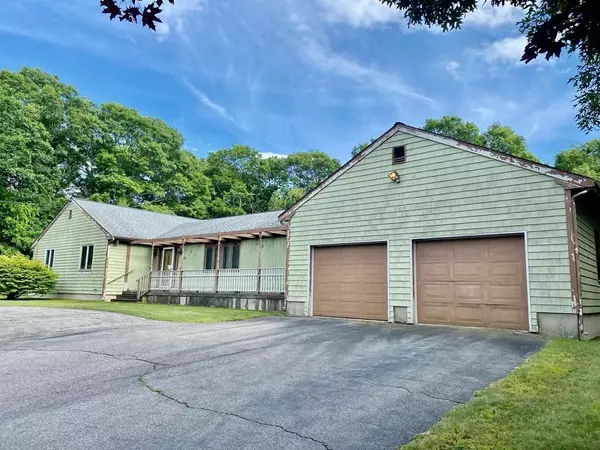 100 Lazywood, Tiverton, RI 02878
