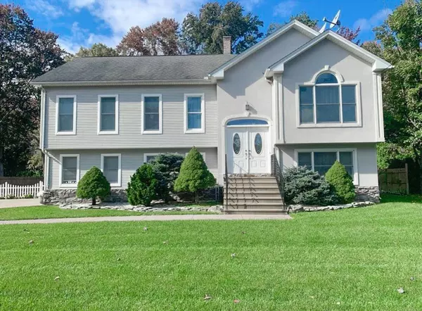 955 River Road, Agawam, MA 01001