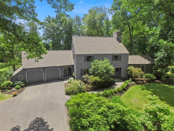 100 Old Village Ln, North Andover, MA 01845