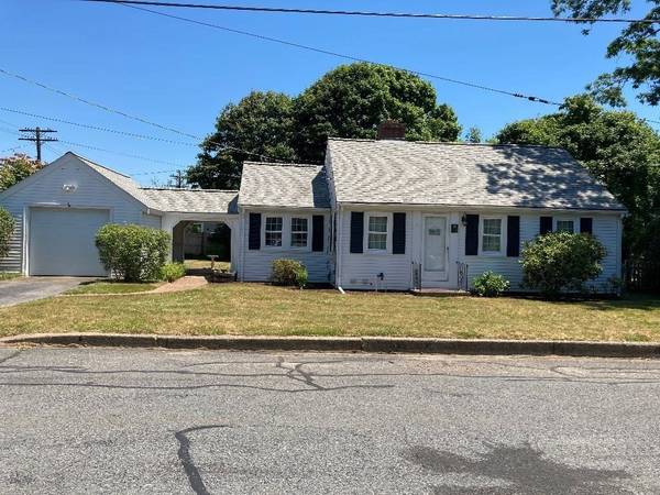 20 Locust St, Barnstable, MA 02601