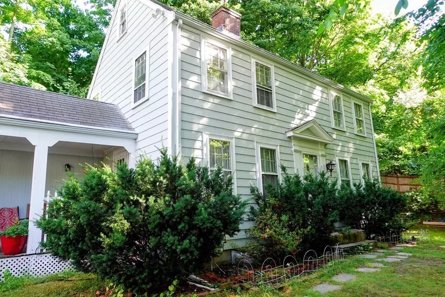 25 Shaw Rd, Wellesley, MA 02481