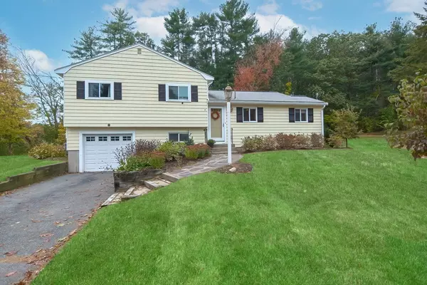 351 South St, Medfield, MA 02052