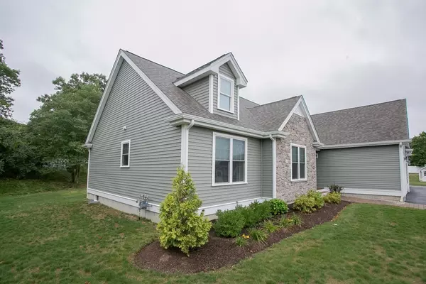 22 Country Club Ln. #16, Lakeville, MA 02347