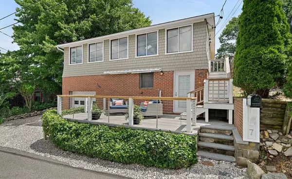 7 Adams Ave, Kingston, MA 02364