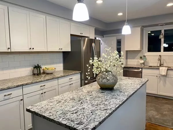 Swansea, MA 02777,655 Gardners Neck Road