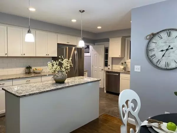 Swansea, MA 02777,655 Gardners Neck Road